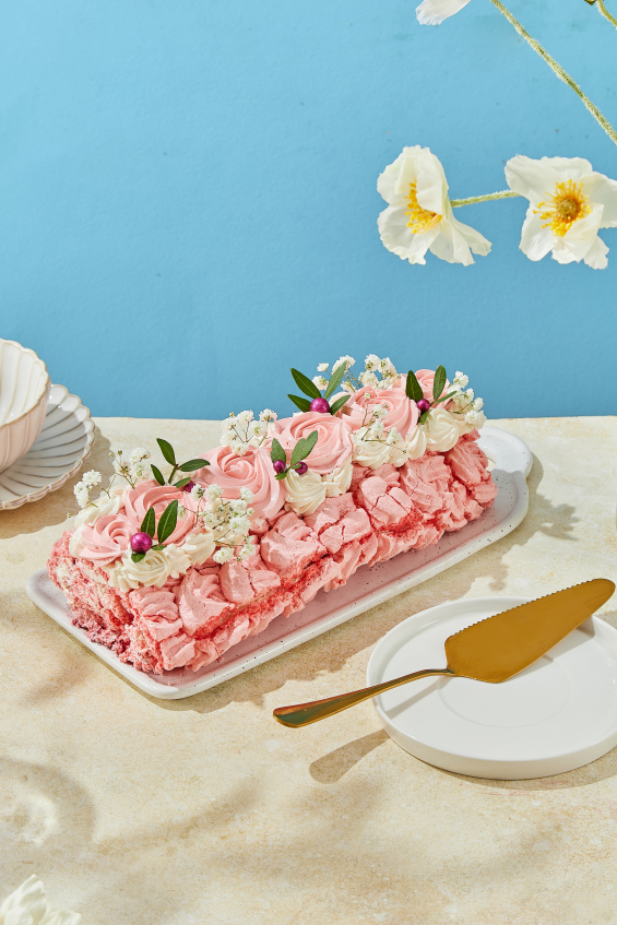 Розовый меренговый рулет с фисташкой и малиной на заказ в Екатеринбурге. ДЕНЬ СВЯТОГО ВАЛЕНТИНА 14февраля - от кондитерской фабрики "9 Островов"