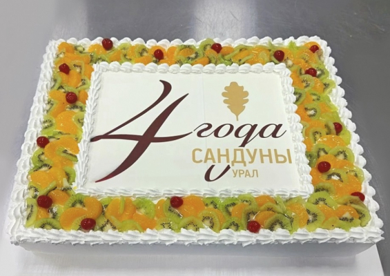 Торт на корпоратив с фруктами на заказ в Екатеринбурге. Корпоративные торты - от кондитерской фабрики "9 Островов"