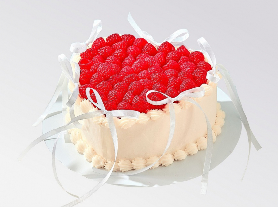 Торт "Сердце" с малиной на заказ в Екатеринбурге. Свадебные торты - от кондитерской фабрики "9 Островов"