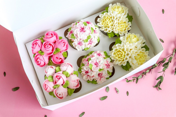 Набор капкейков "Розовые розы" на заказ в Екатеринбурге. ДЕНЬ МАТЕРИ - от кондитерской фабрики "9 Островов"