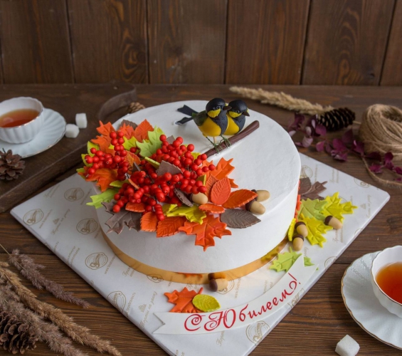 Подарочный торт "Осень" на заказ в Екатеринбурге. Торты на юбилей - от кондитерской фабрики "9 Островов"