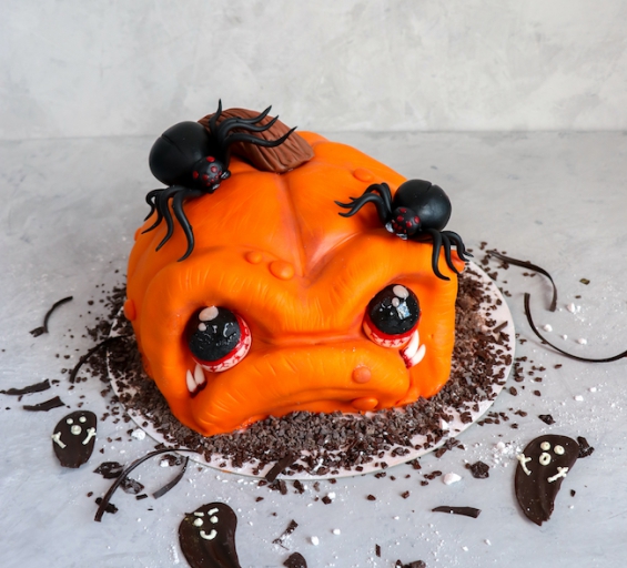  ""    . HALLOWEEN -    "9 "