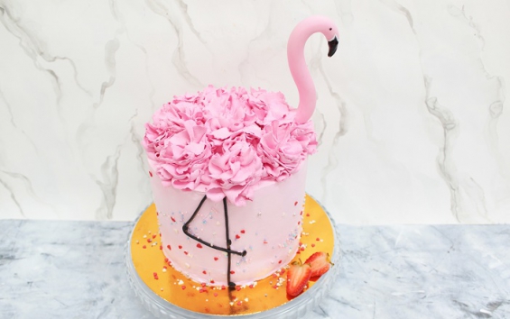 Детский торт "Розовый фламинго" на заказ в Екатеринбурге. Детские торты - от кондитерской фабрики "9 Островов"