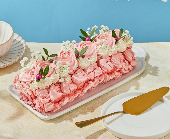 Розовый меренговый рулет с малиной на заказ в Екатеринбурге. ДЕНЬ СВЯТОГО ВАЛЕНТИНА 14февраля - от кондитерской фабрики "9 Островов"
